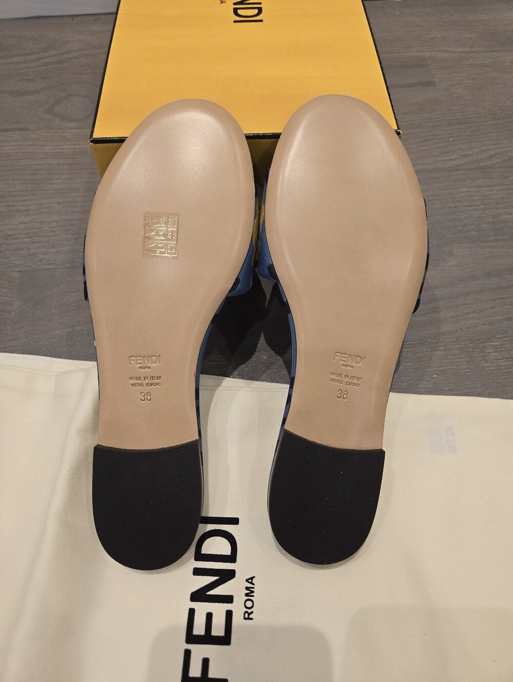 $680 Fendi Sunshine Logo Slide Sandals in Blue/Yellow EU 38 US 8 BNIB - Picture 7 of 8